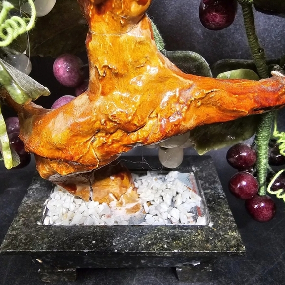 Oriental Jade Stone Bonsai Sculpture Tree With Grape Clusters And A Hard Stone - Picture 6 of 9